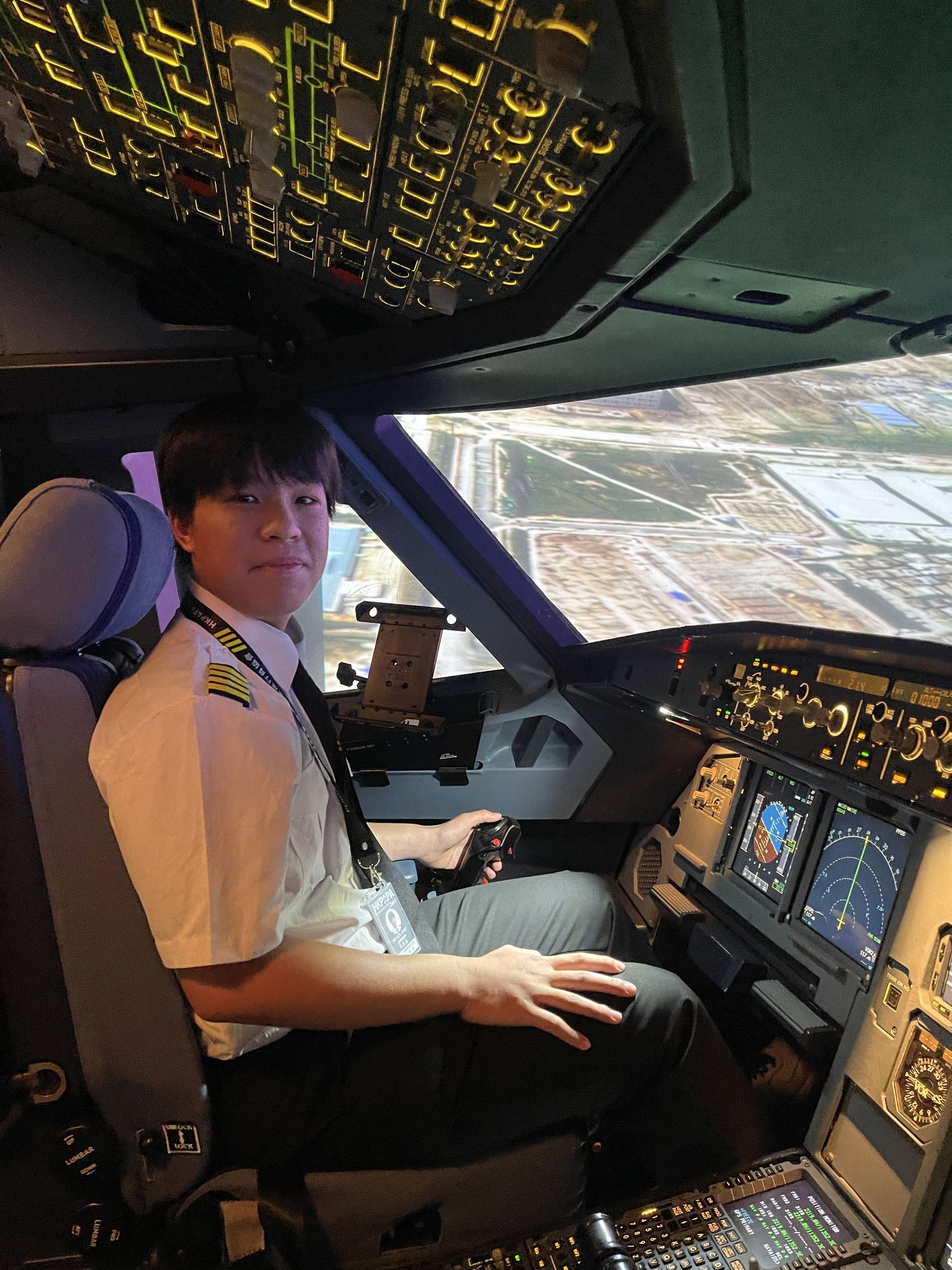 Airline-grade simulator flight deck